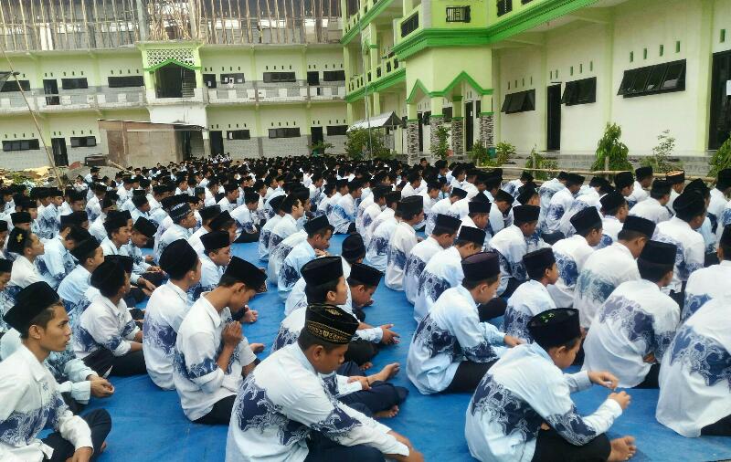 Madrasah Muallimin Muallimat Tahlilan Untuk Kiyai Sulthon Abd Hadi