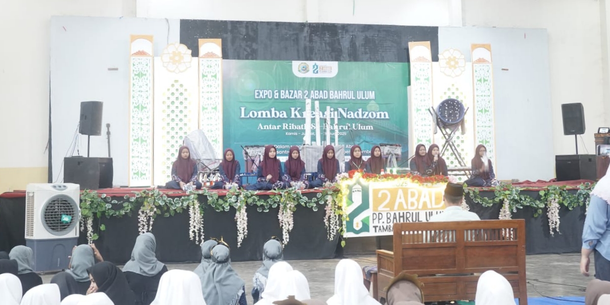 Santri Putri Tampilkan Kreasi Nadhom di Panggung Dua Abad Bahrul Ulum